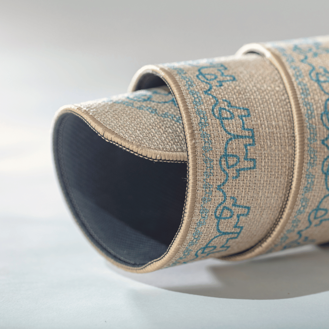 Nachhaltige Yogamatte blau mit rutschfestem Material und Elefantenmotiv